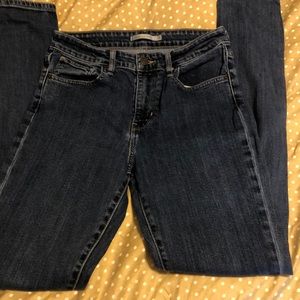 Levi’s 721 high rise skinny jeans. Size 28. Medium wash. Great condition.
